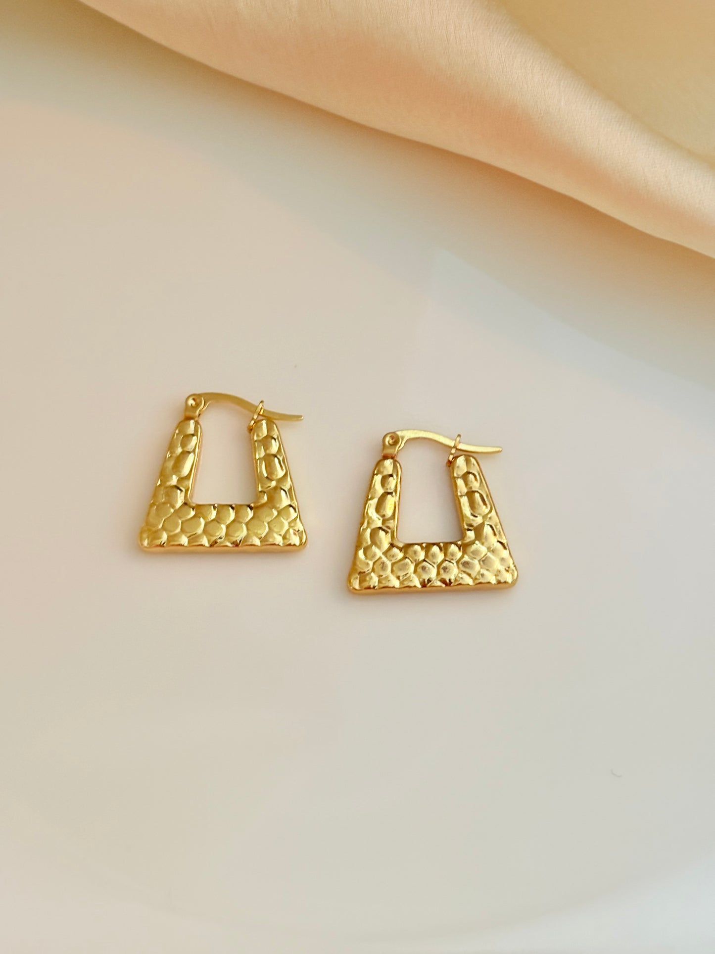 Gleam Hoops