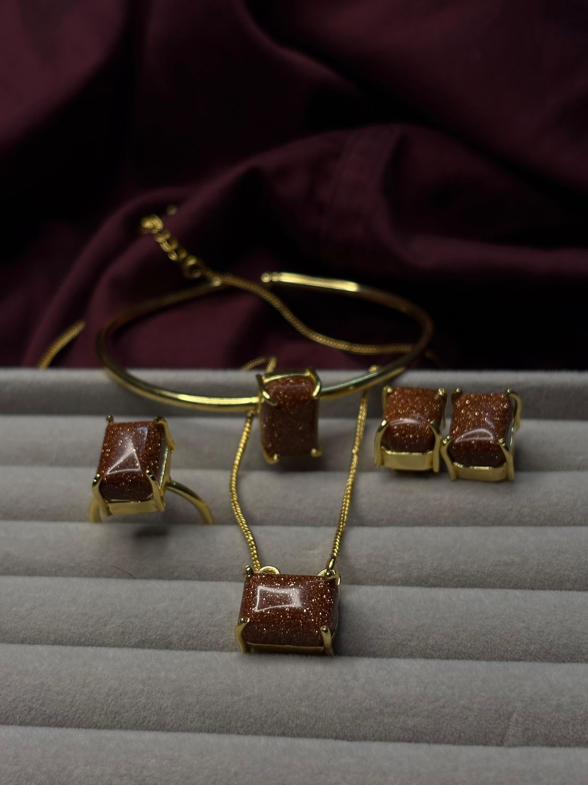 Red Goldstone pendant set