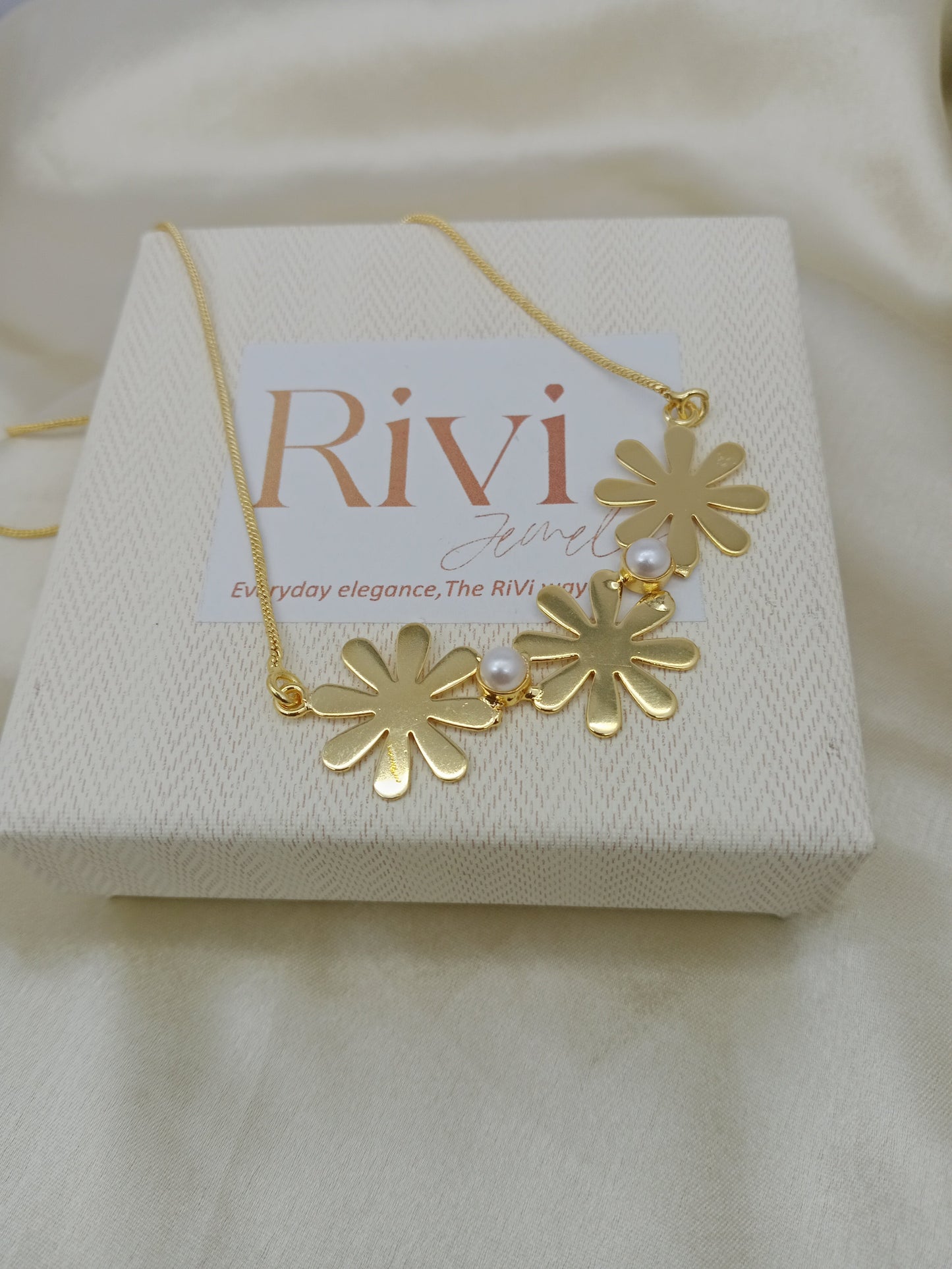 Pearl Petal Glow Necklace