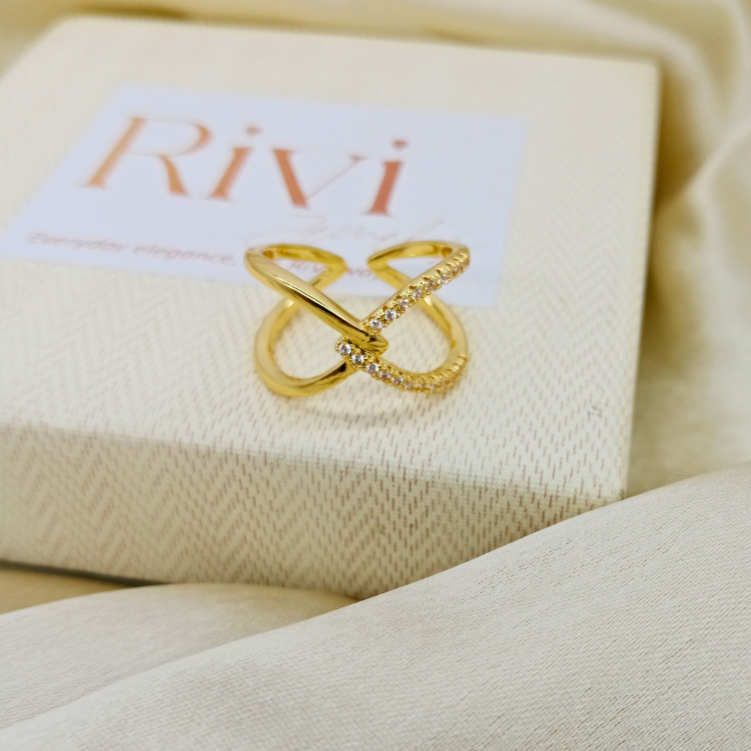 Knot Me Up Zirconia Ring