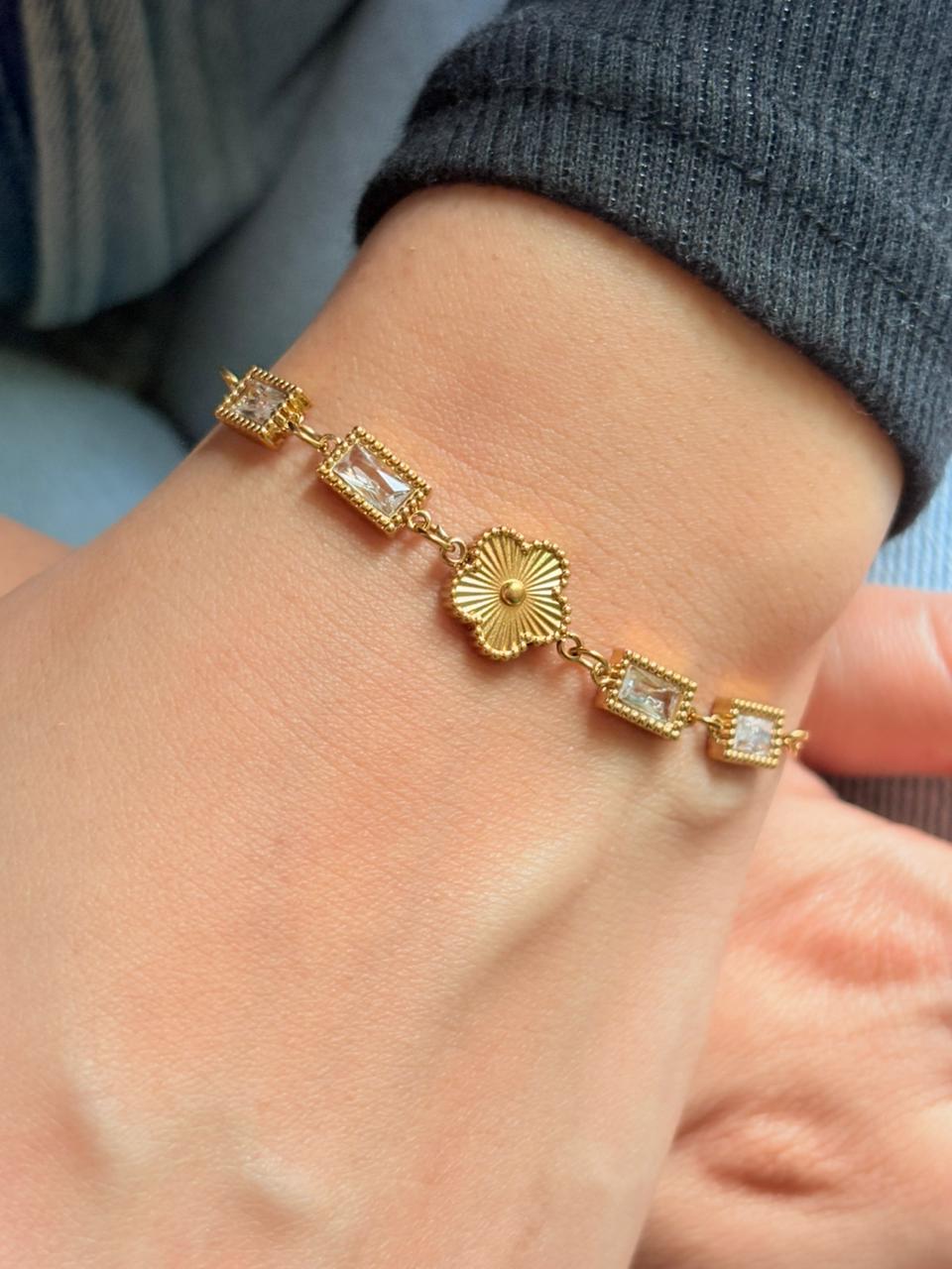 Golden Clover Luck Bracelet