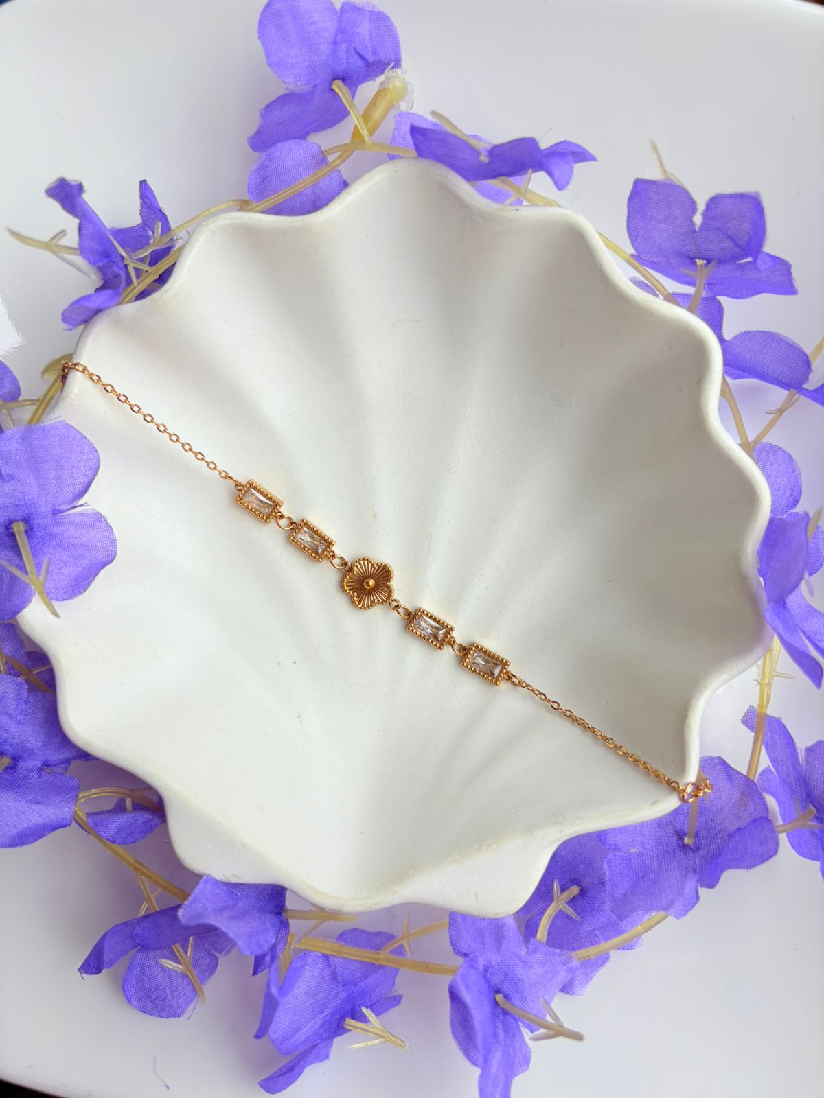 Golden Clover Luck Bracelet