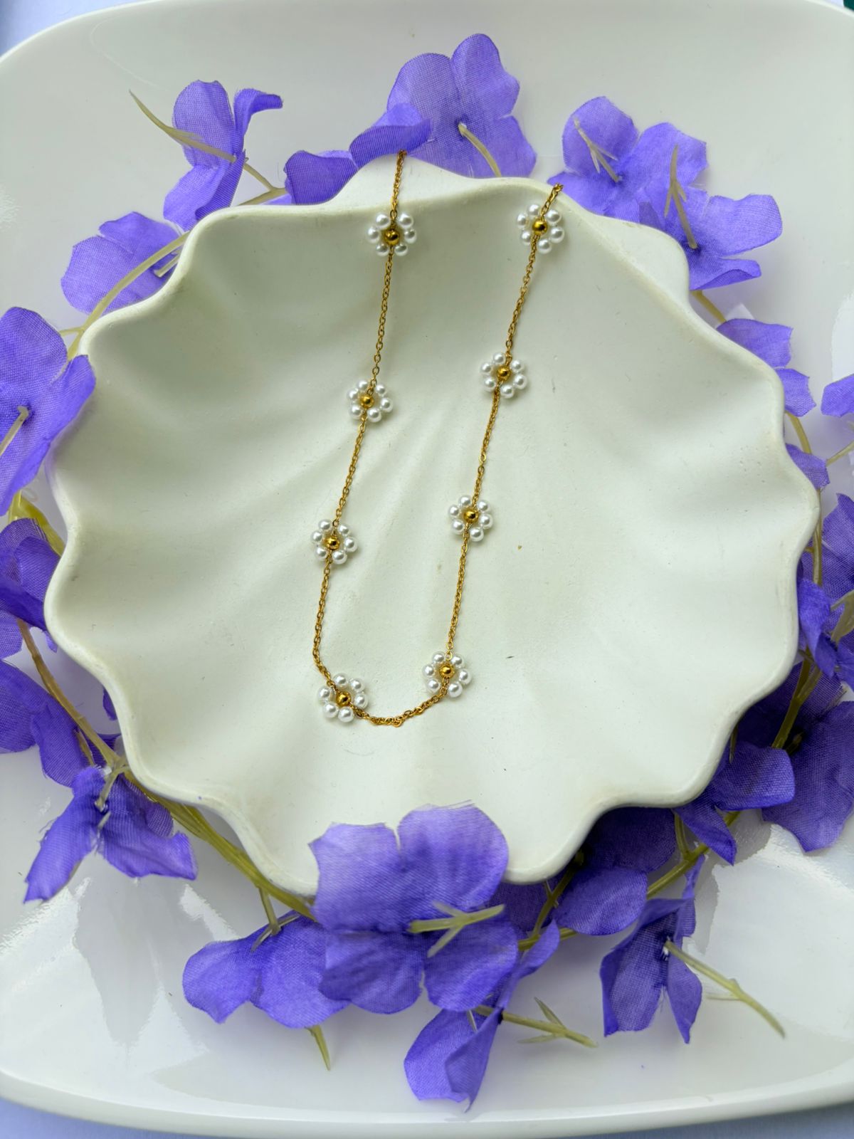 Daisy Whisper Necklace