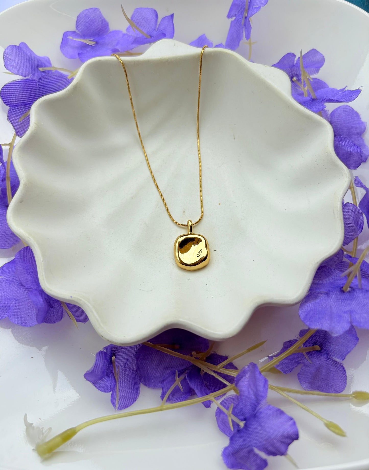 Gleam Square Necklace