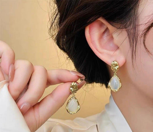 Sunlit Pearl Drop Earring