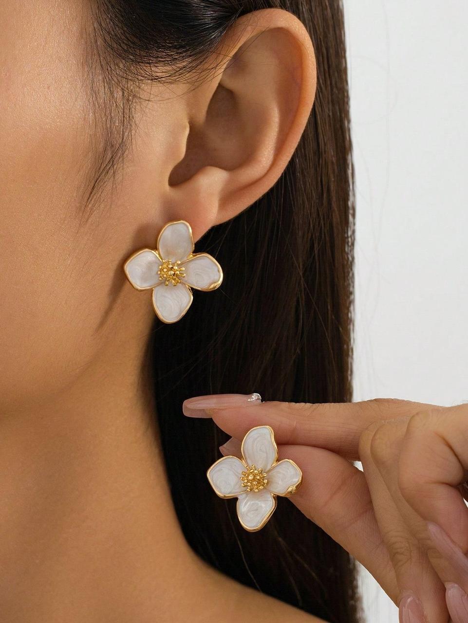 Pure Lily Earring