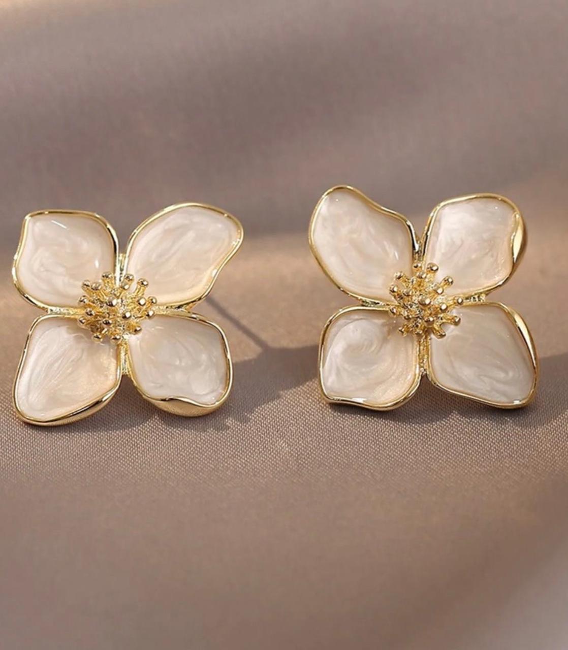 Pure Lily Earring