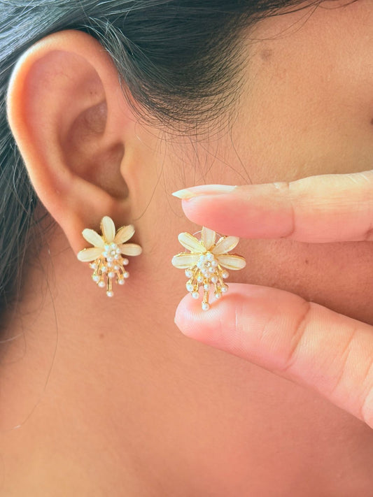 Serene Daisy Earring